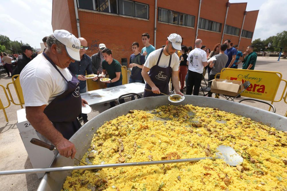 Homenaje a los directores del IES Jorge Juan de Sagunt y paella en el patio