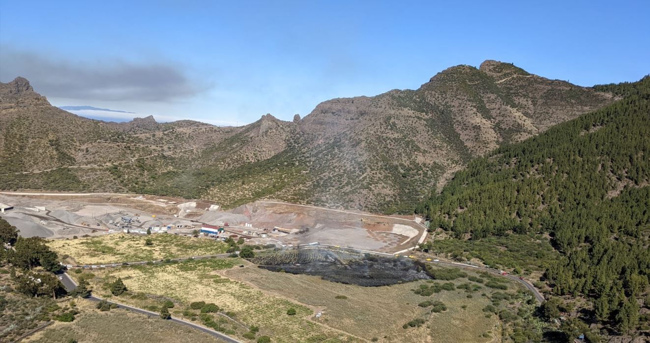 Extinguen un incendio en Santiago del Teide