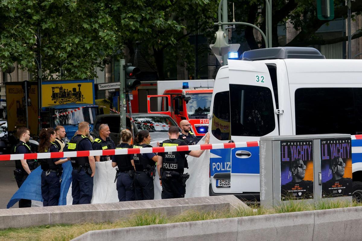 Car crashes into a group of people in Berlin