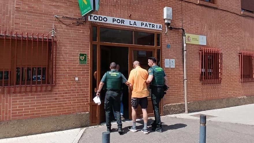 La juez decreta prisión sin fianza para el hombre que intentó degollar a un vecino de Benavente