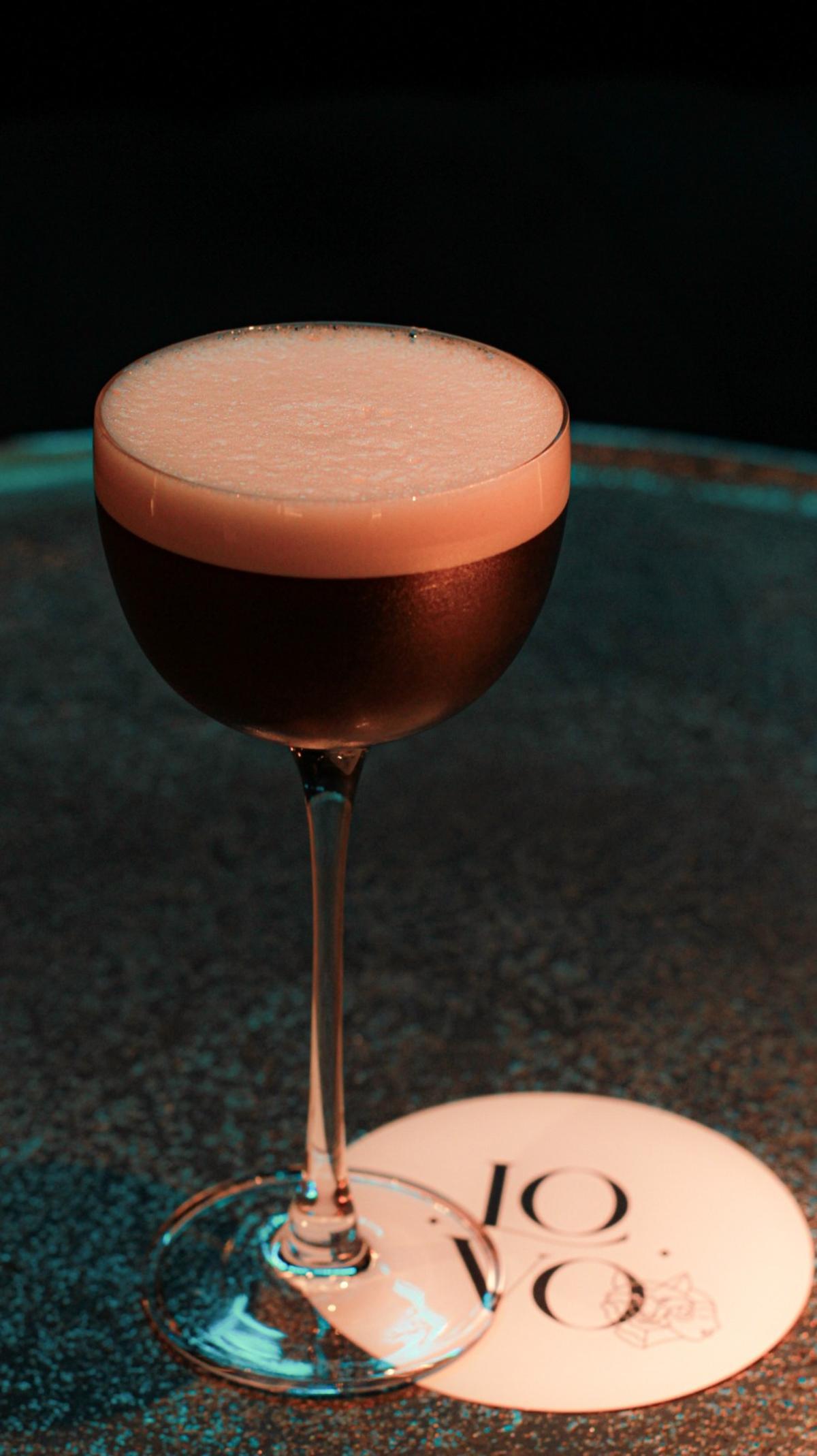 Espresso Martini se prepara con vodka, café arábica de especialidad de Colombia y licor de café.