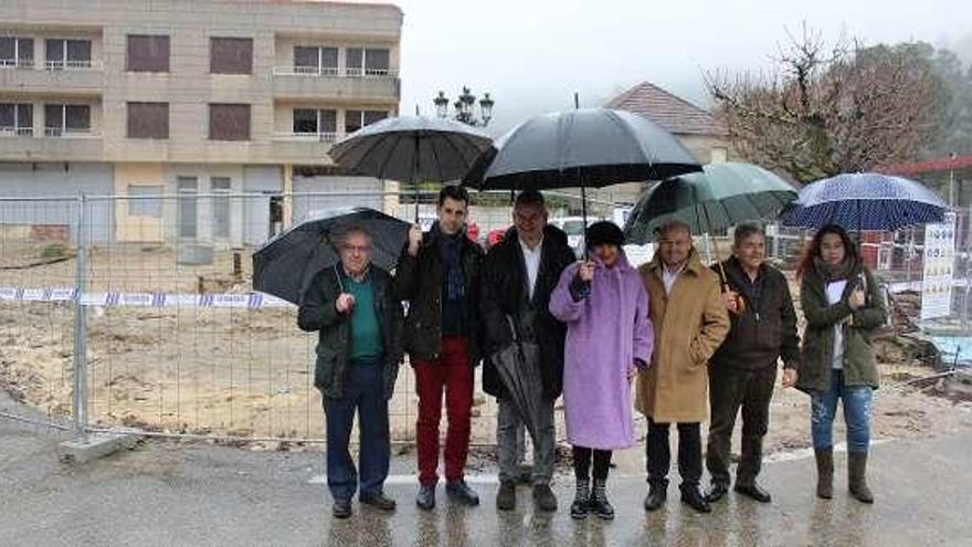 La presidenta de la Diputación visitó la obra en Barciademera. // D.P.