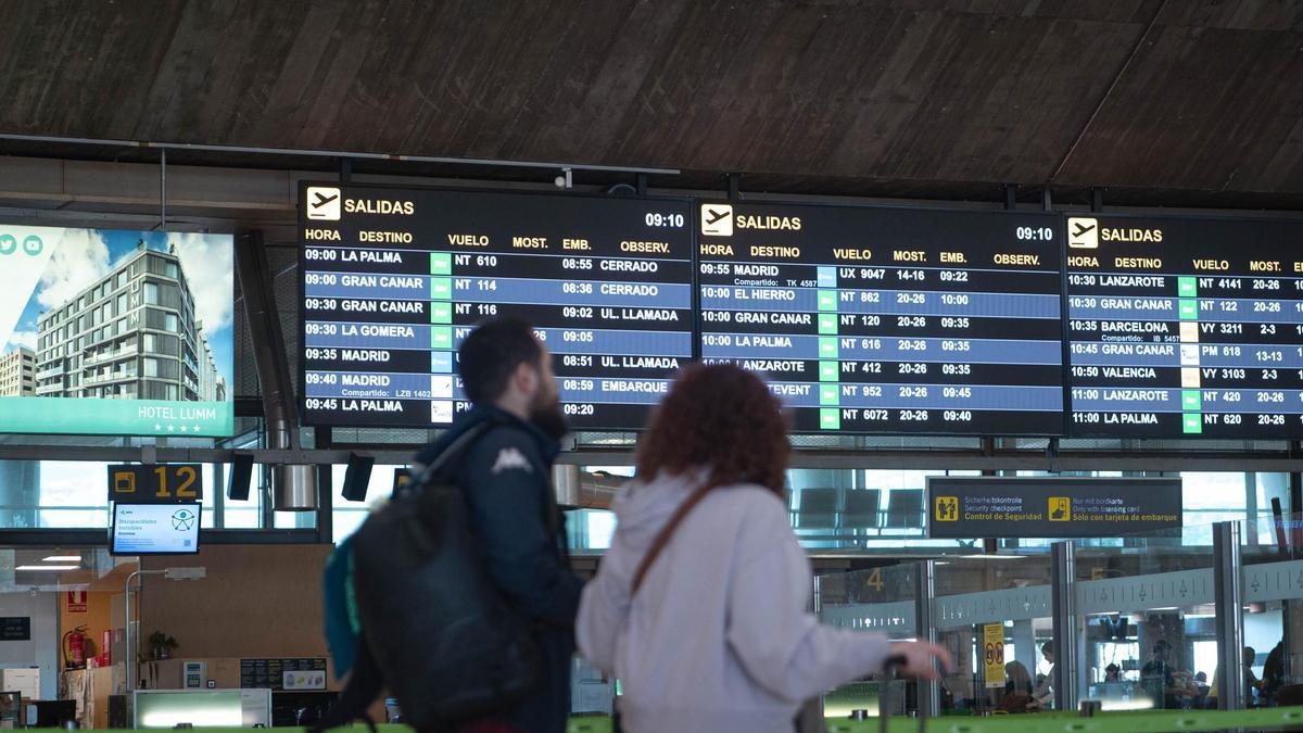 Operación salida de las vacaciones de Semana Santa en el aeropuerto Tenerife Norte.