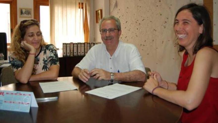 Garcia reunido ayer con Agüera y una técnica municipal.