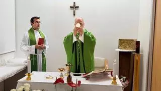 El Vaticano difunde las dos primeras fotos del Papa, que el domingo oficiará el Angelus