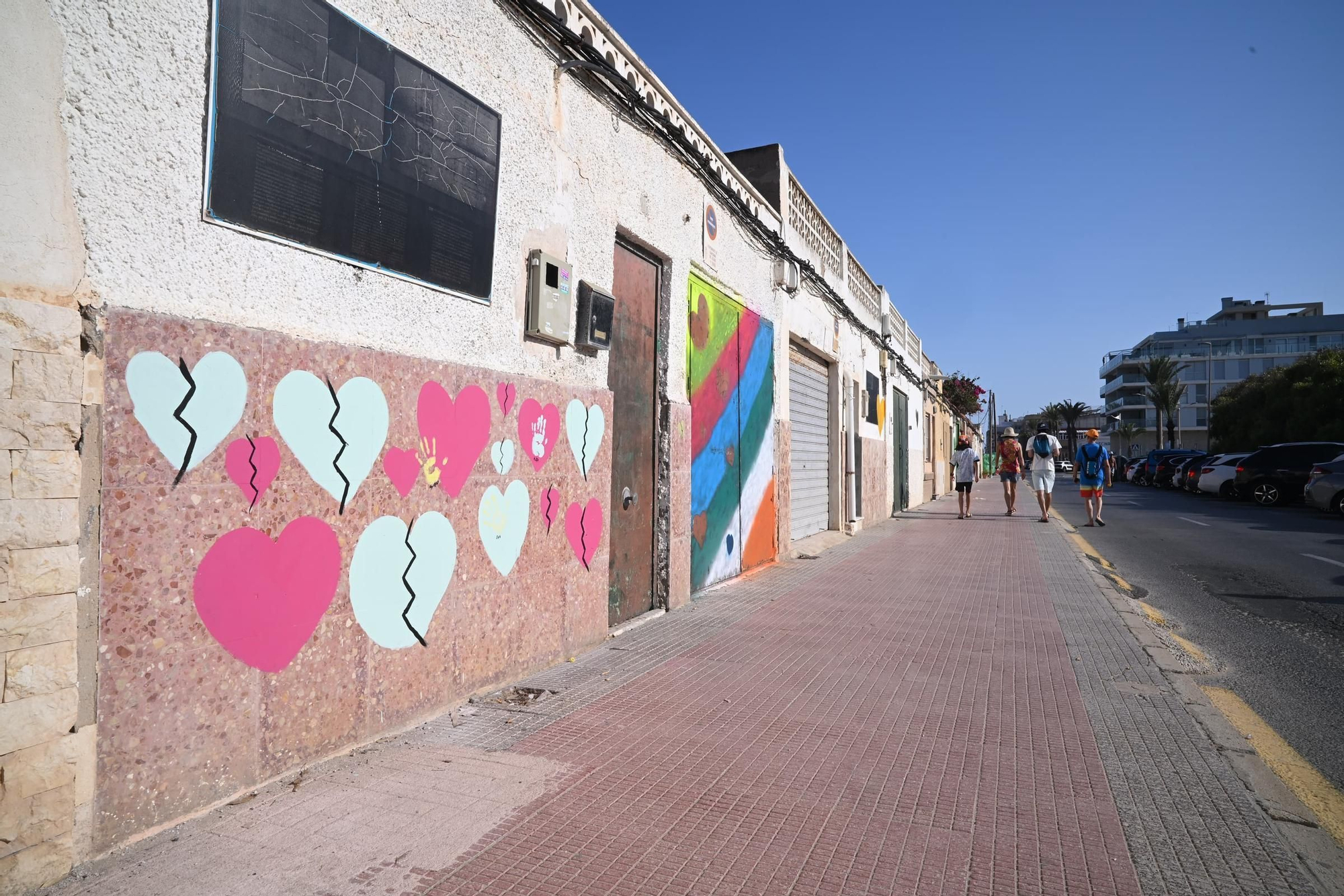 Corazones rotos en playa Babilonia: Los vecinos piden apoyo para mantener las casas en pie