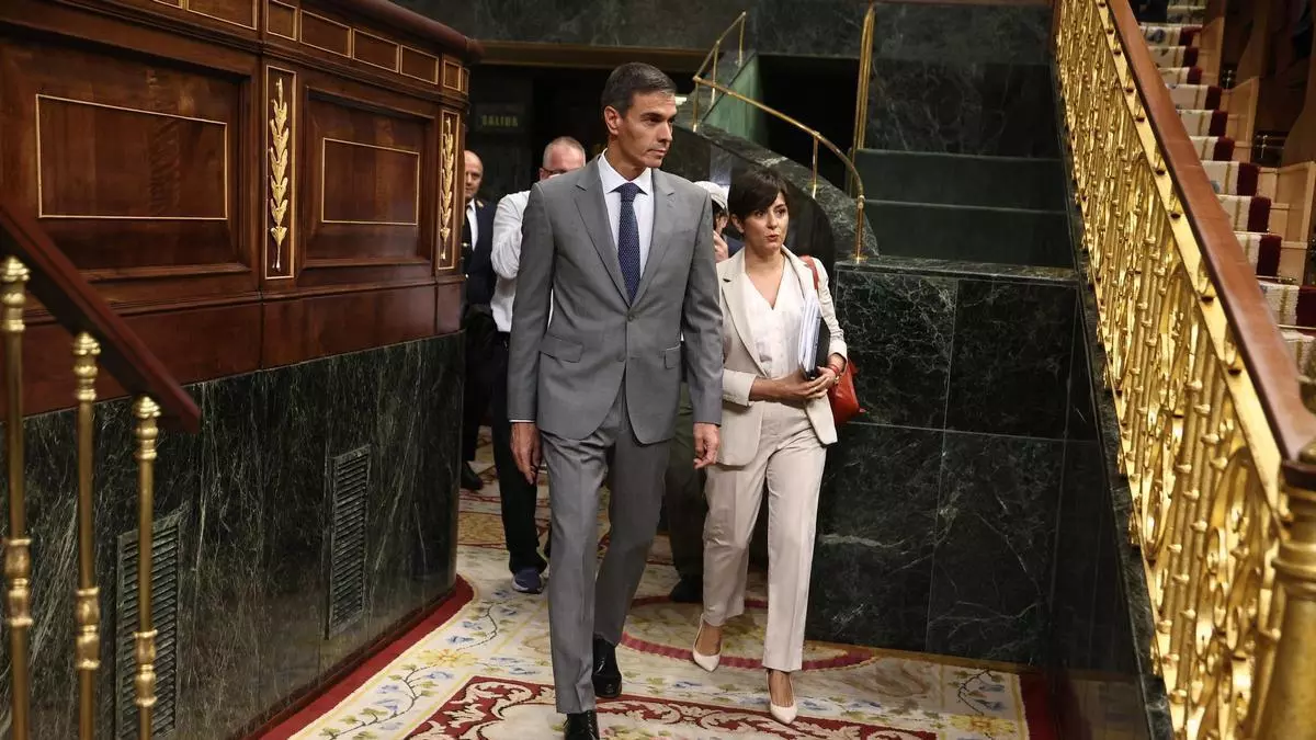Sánchez prosigue sus contactos con ministros y dirigentes del PSOE para decidir si convoca elecciones tras las manifestaciones