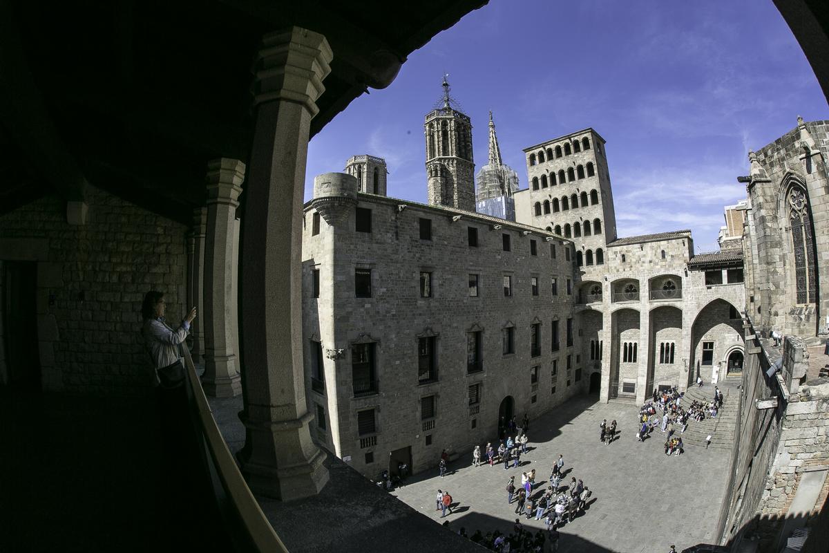 La reforma de la Casa Padellàs incorpora un nuevo mirador sobre la plaza del Rei y el Palau Reial Major.