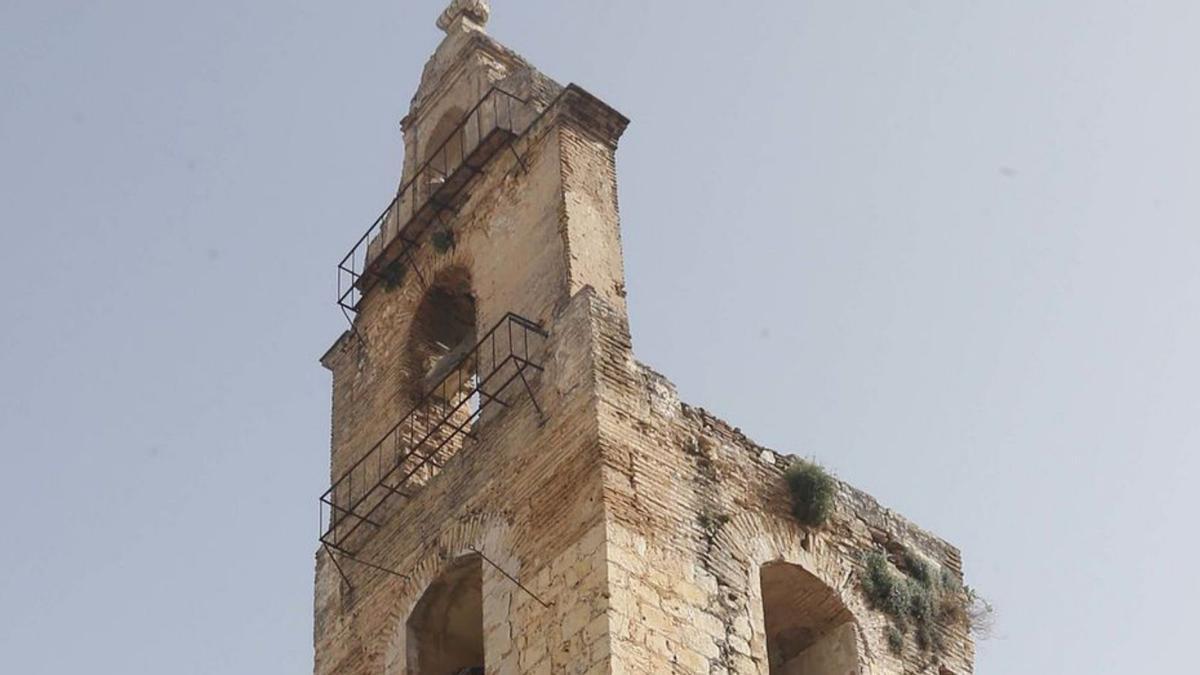 300 familias alzireñas costean la restauración de la torre gótica 