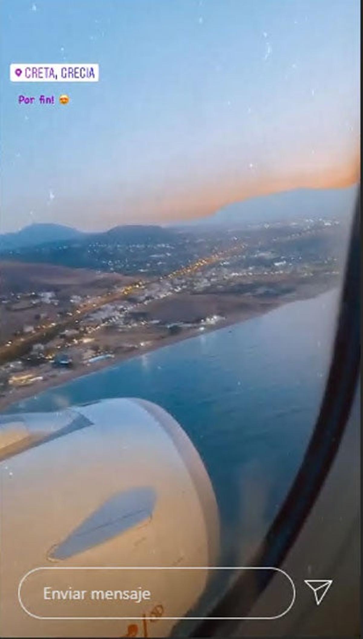 Adara Molinero enseñando su viaje a Creta