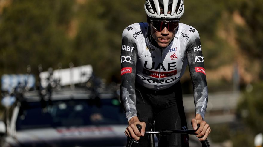 Colosal estreno de Ayuso en el primer test de montaña; Roglic, maglia rosa