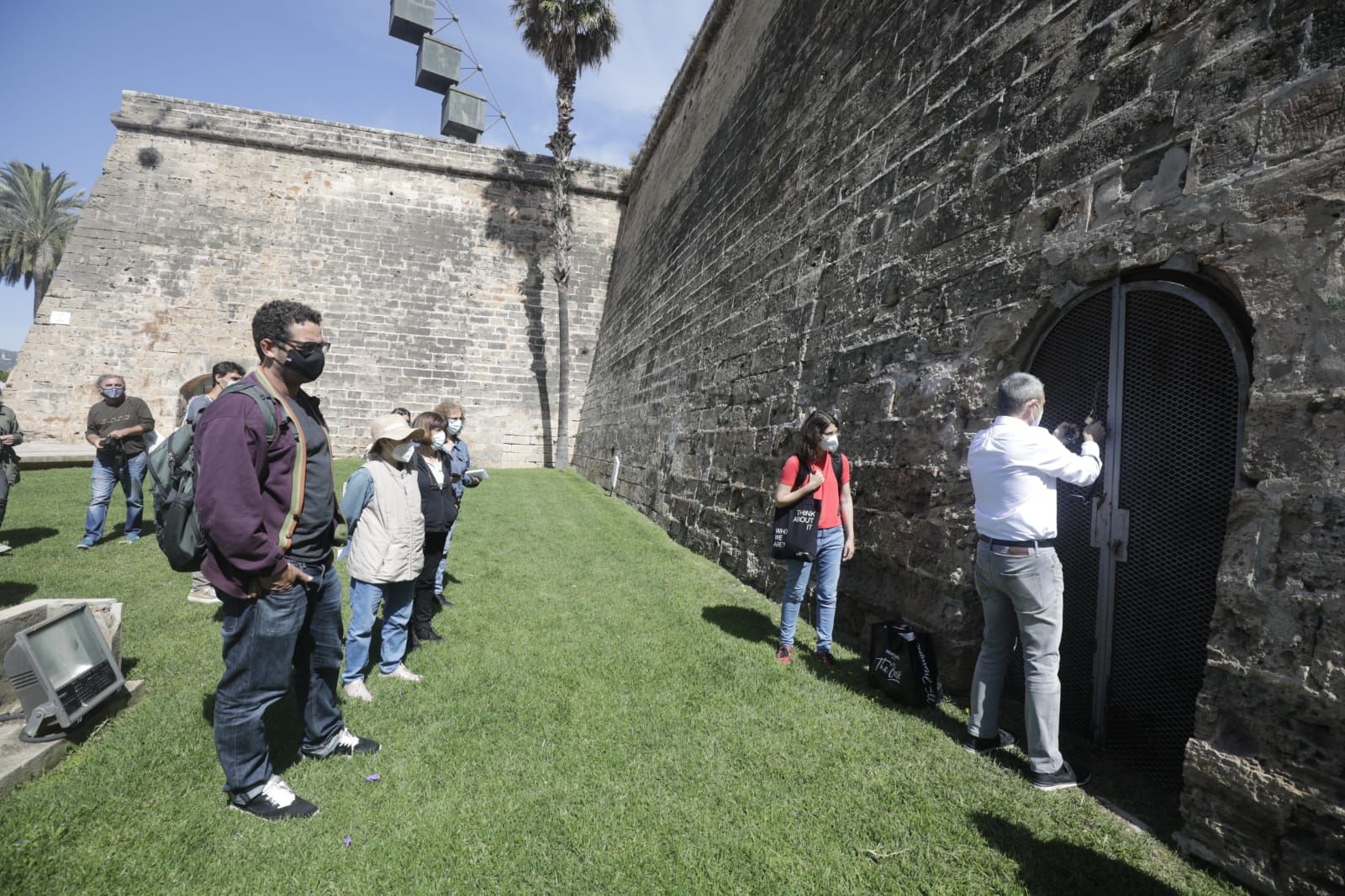 Refugios de la Guerra Civil en Palma: 60 personas visitan un claustrofóbico museo de la memoria