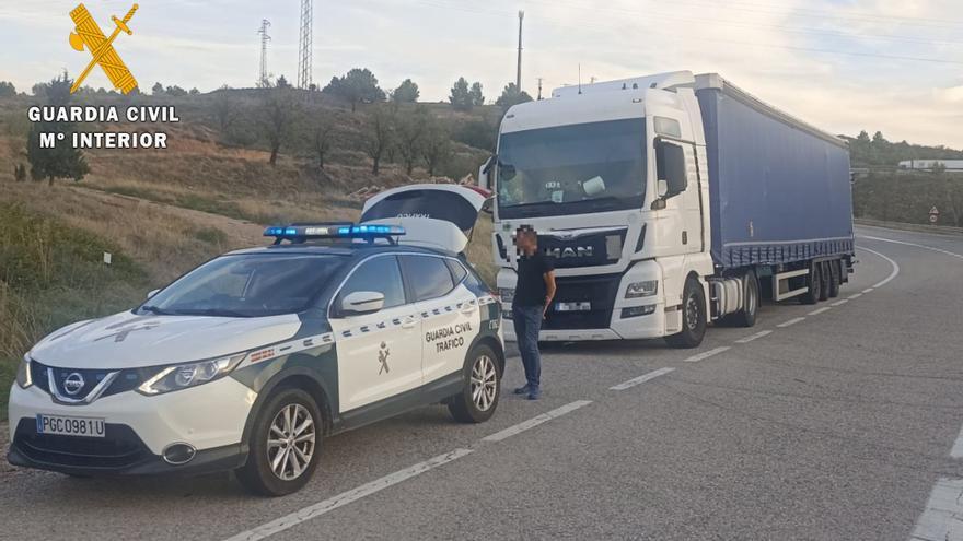 Investigado un camionero tras circular usando el móvil, drogado y triplicando la tasa de alcohol