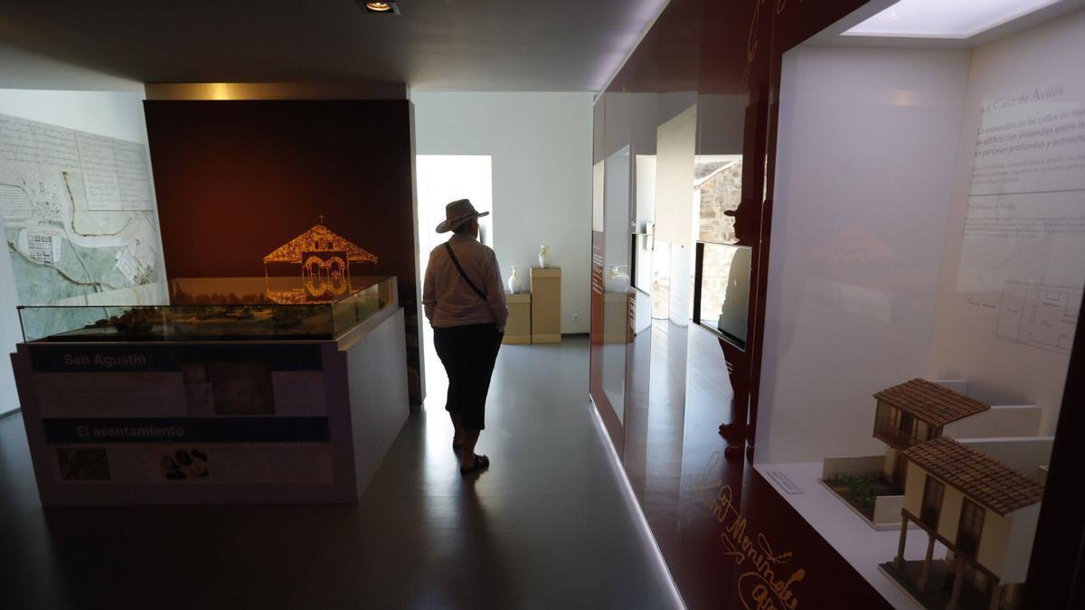 Un visitante en el Museo de la Historia Urbana de Avilés en una imagen de archivo.