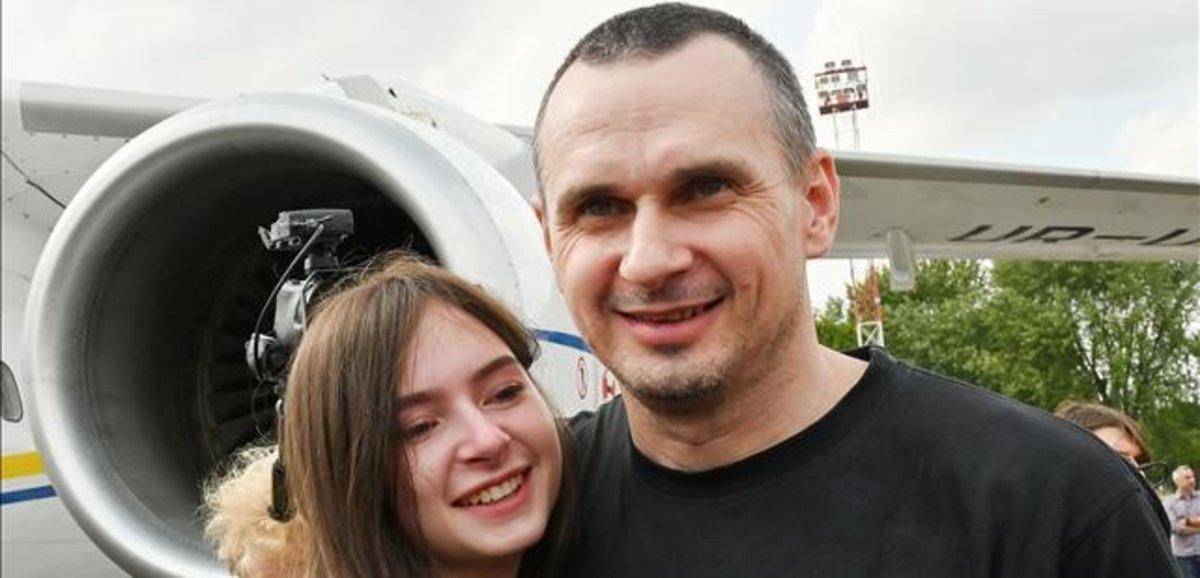 undefined49747787 ukrainian film director oleg sentsov  r  hugs his daughter a190907141607