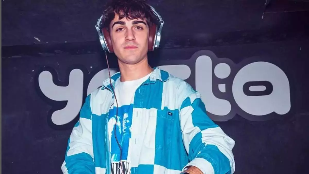 Uno de los Mozos de Arousa se cuela en la fiesta de Eurovisión: "Nada mal"