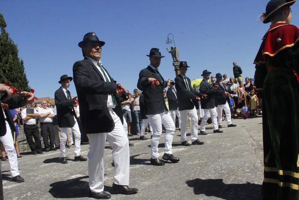 O Hío baila para rendir culto a San Roque