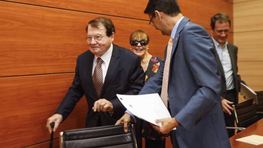 El premio Nobel 2008 Luc Montagnier junto al rector de la UPV, Francisco Mora.