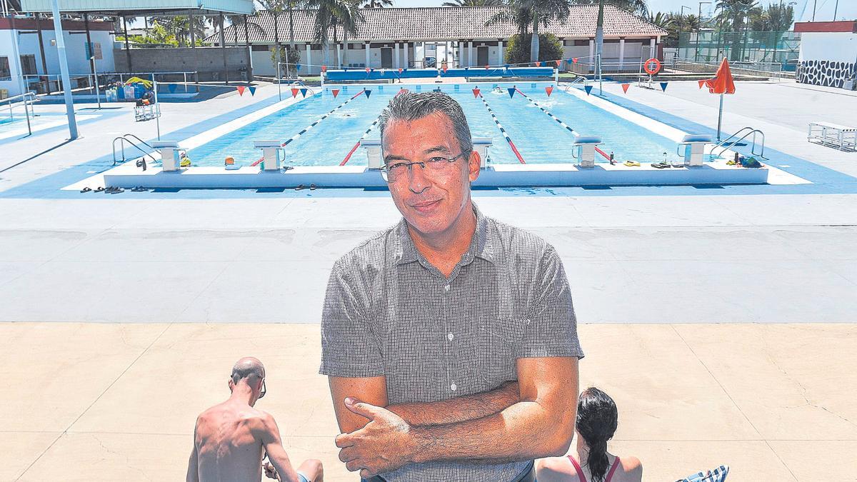 Antonio Garzón Beckmann en la piscina pública de San Fernando de Maspalomas (Gran Canaria).