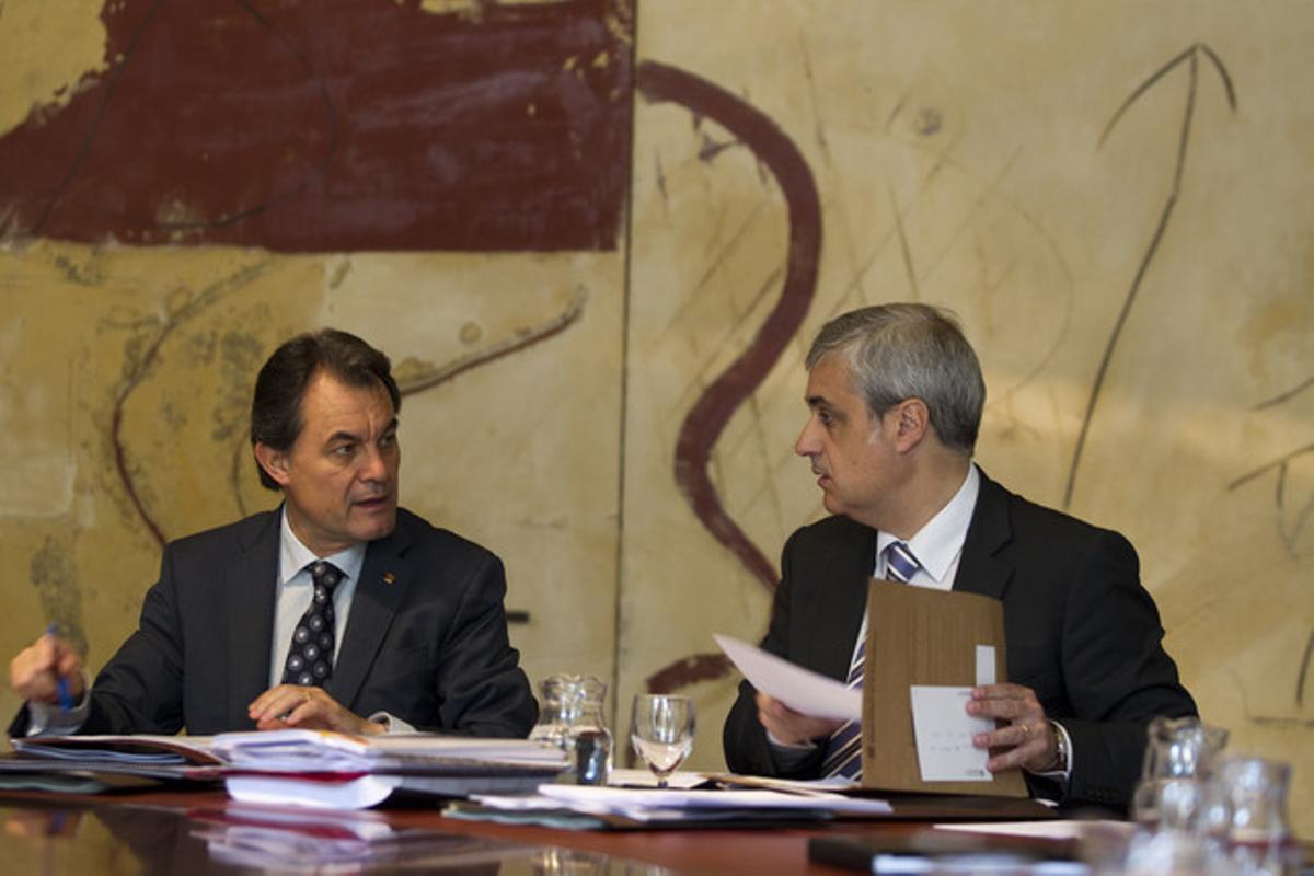 El president, Artur Mas, amb el secretari del Govern, Germà Gordó (dreta), durant el Consell Executiu del 21 de juny.