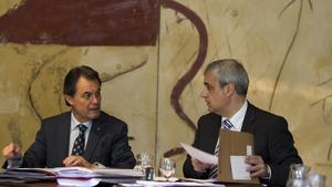 El president, Artur Mas, amb el secretari del Govern, Germà Gordó (dreta), durant el Consell Executiu del 21 de juny.