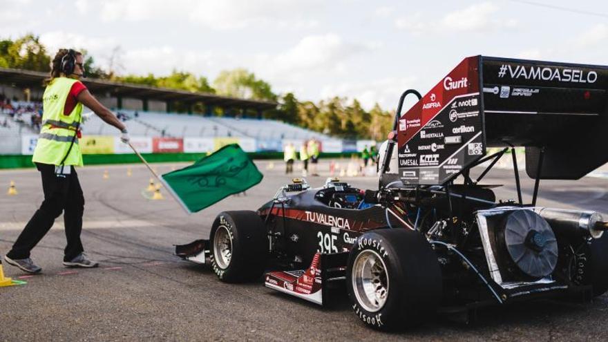 Coche del equipo de la Politécnica que participó en la competición.