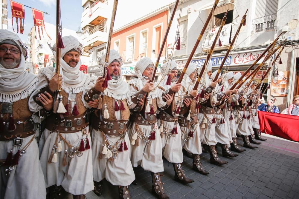 El bando de la media luna ofreció un majestuoso espectáculo en el segundo gran desfile de los Moros y Cristianos de la ciudad