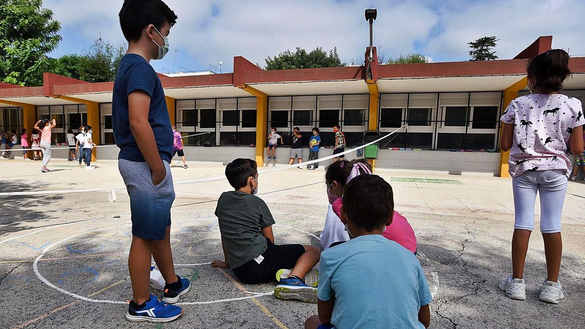 Grupos de convivencia escolar. Los alumnos solo pueden relacionarse con compañeros de su misma clase, incluso estando al aire libre en el patio. | CÓRDOBA