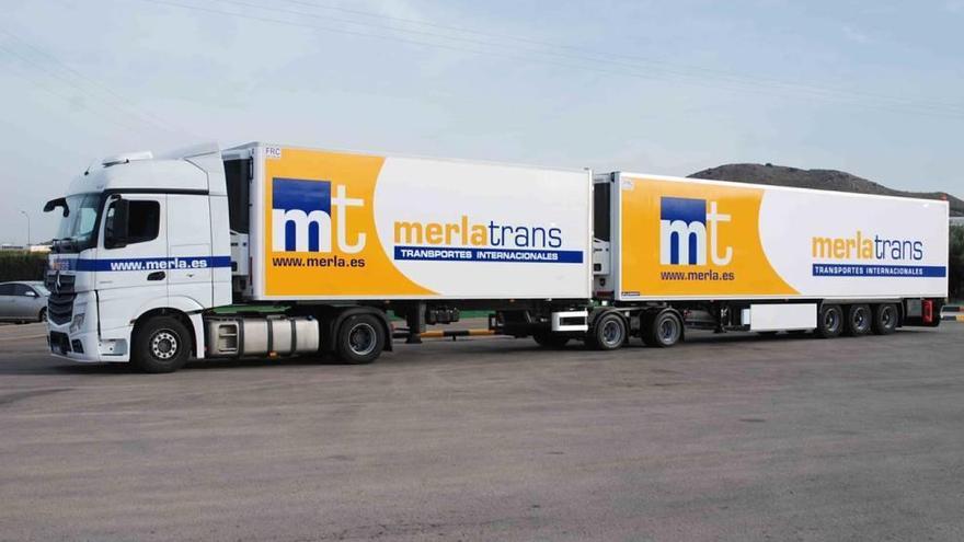 Megatráiler de la empresa murciana Merlatrans con capacidad para 60 toneladas.