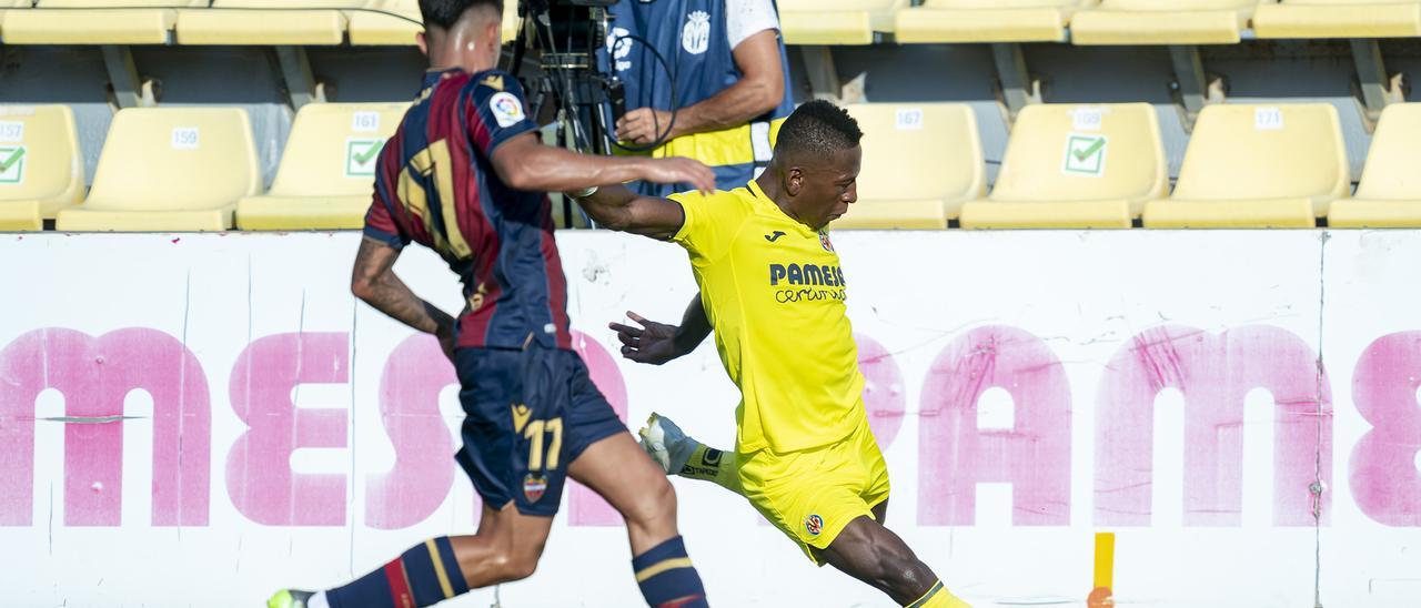 Pervis Estupiñán estuvo en el origen del 1-0 del Villarreal al Levante.