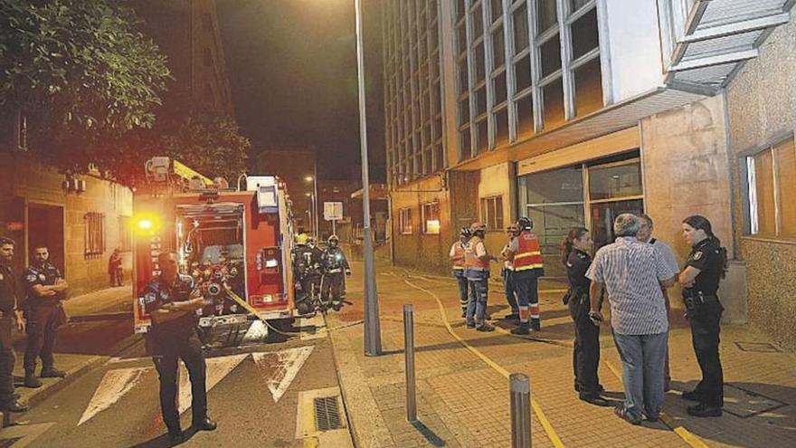 Desalojan parte del hospital de Pontevedra por un fuego provocado por un paciente