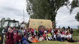 El aire rociero cala en el prao de Villalazán: así se vive la Feria de Abril en la Tierra del Vino