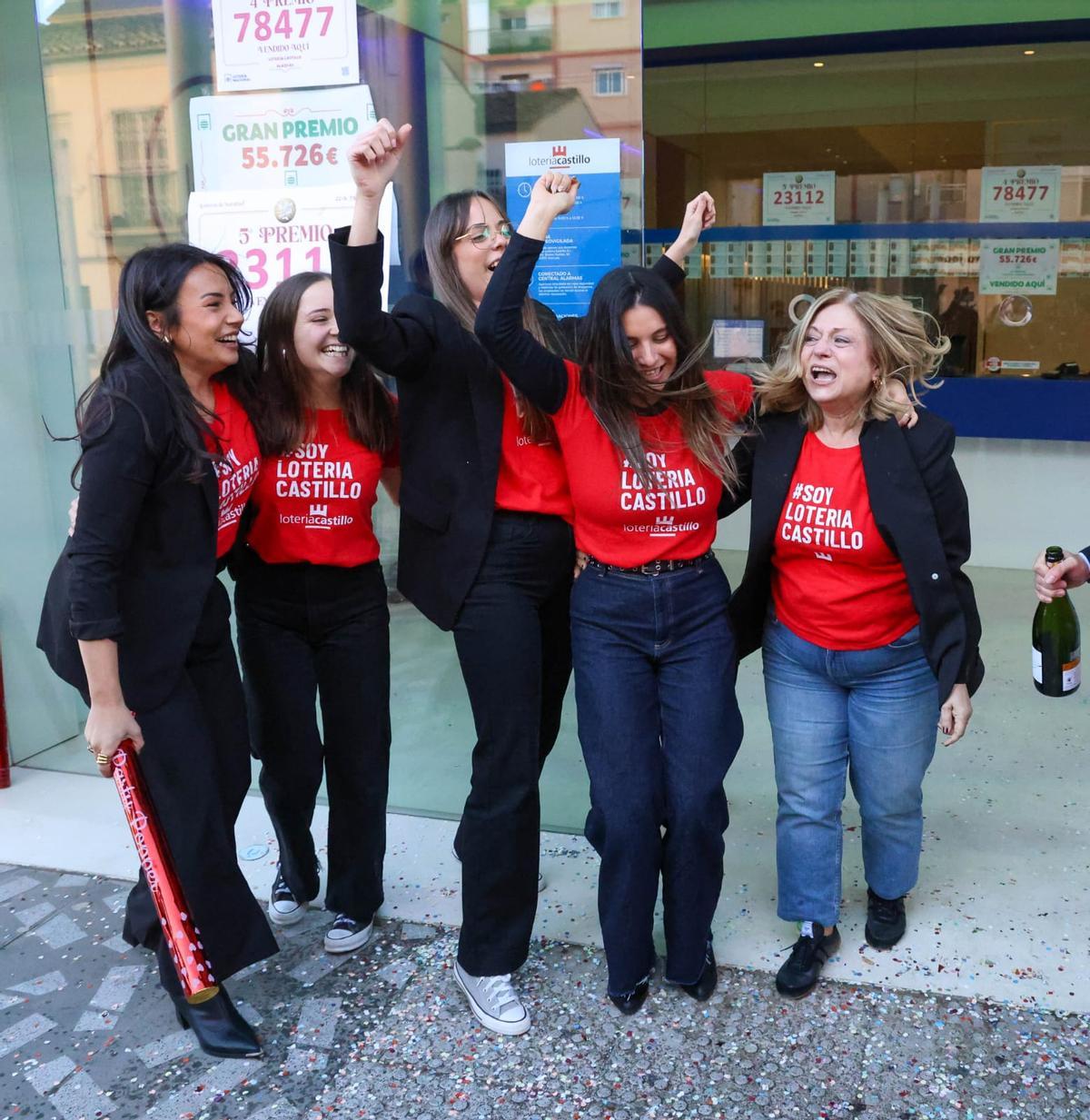 Así han celebrado el tercero, un cuarto y dos quintos caen en Loterías Castillo en Alaquàs