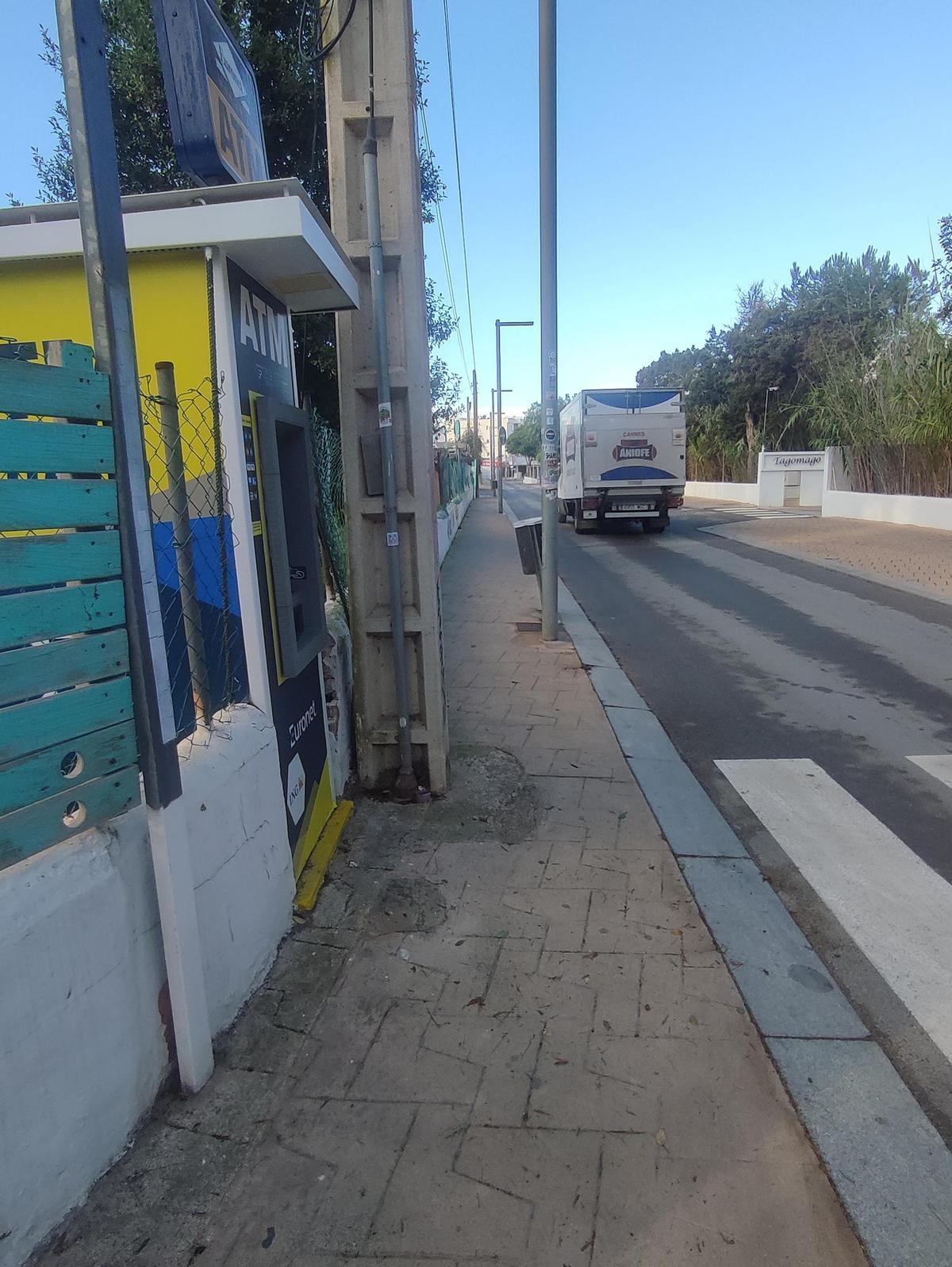Deterioro de la acera.