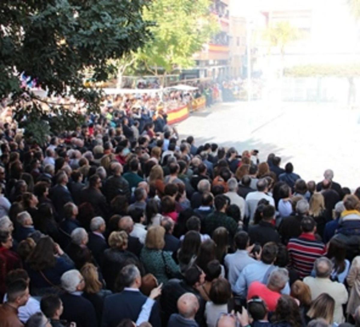 Salida de la Virgen
de ‘La Candelaria’
hacia la plaza.  ayto.beniel