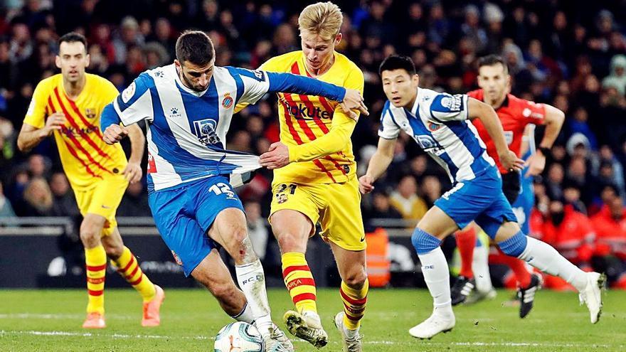 De Jong i Calleri, en el partit de la pirmera volta a Cornellà.