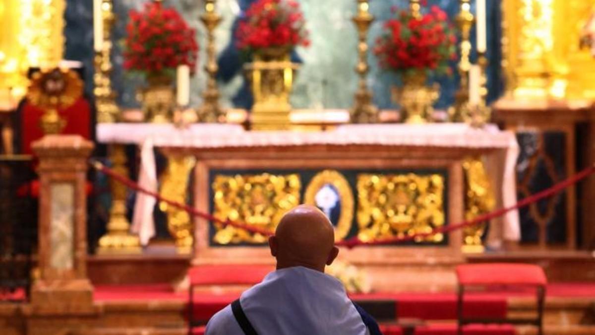 De la Fuente, rezando antes del partido