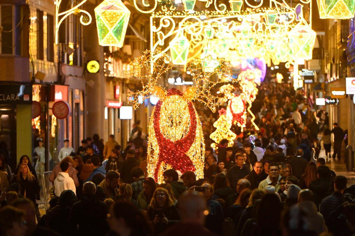 Vigo enciende la Navidad más grande de su historia ante miles de personas