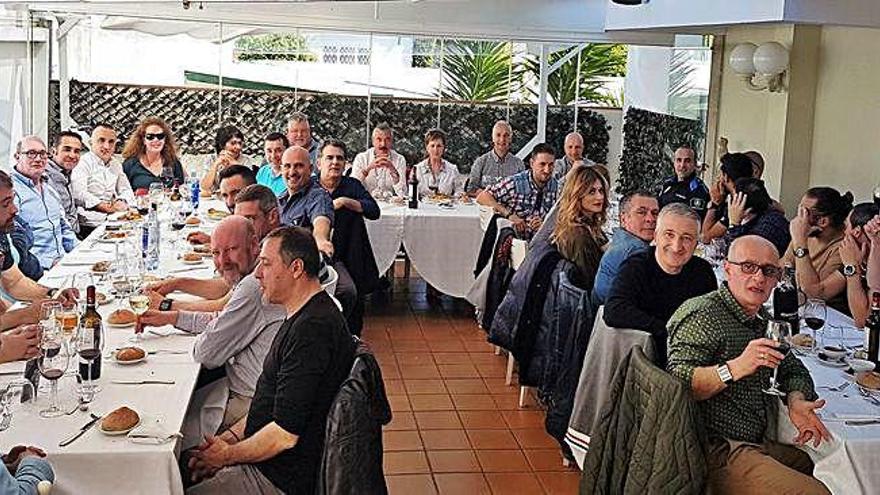 Comida en homenaje al exjefe de la policía de Oleiros.