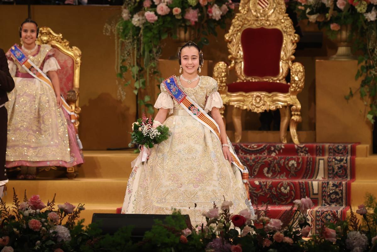 Imposición de bandas a Marta Mercader y la corte de honor infantil de las Fallas 2026