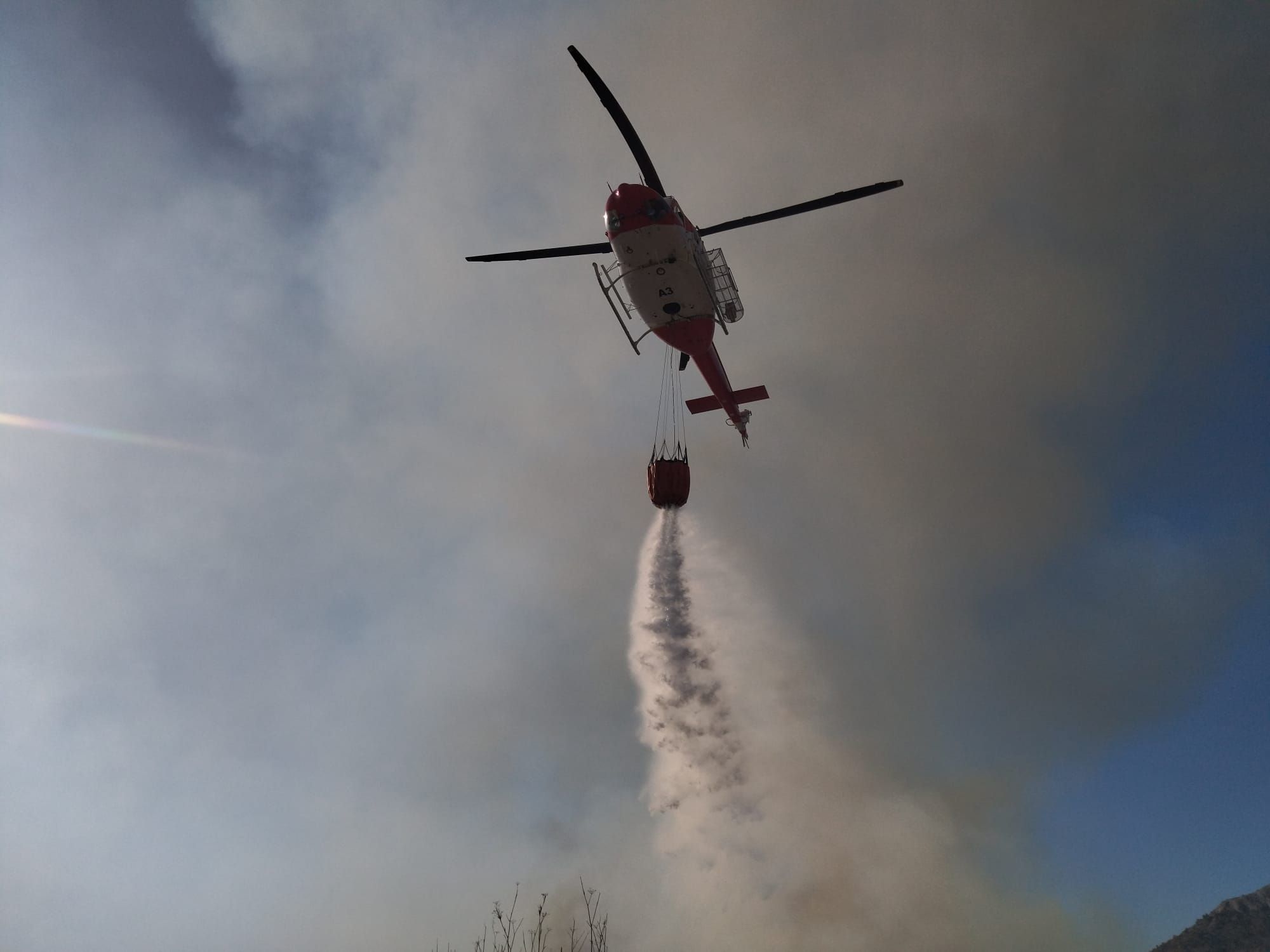 Las imágenes del virulento incendio de Xàbia