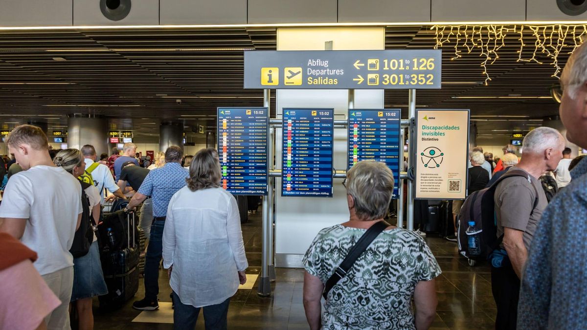 Colas en el Aeropuerto de Gran Canaria por una incendia informática
