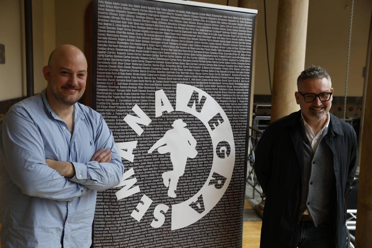 Miguel Barrero, a la izquierda, y Gilberto Villoria, en en avance del programa de la 39.º edición de la Semana Negra de Gijón.