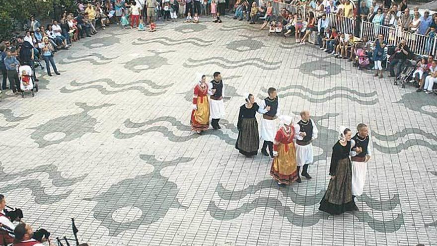 Bandas bretonas actuando en la plaza de La Baragaña en una pasada edición del festival.