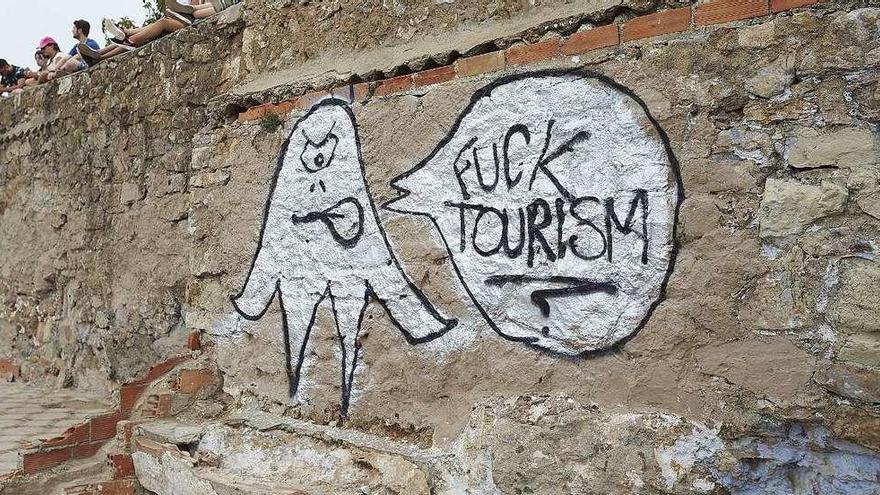 Pintada contra el turismo en Barcelona.