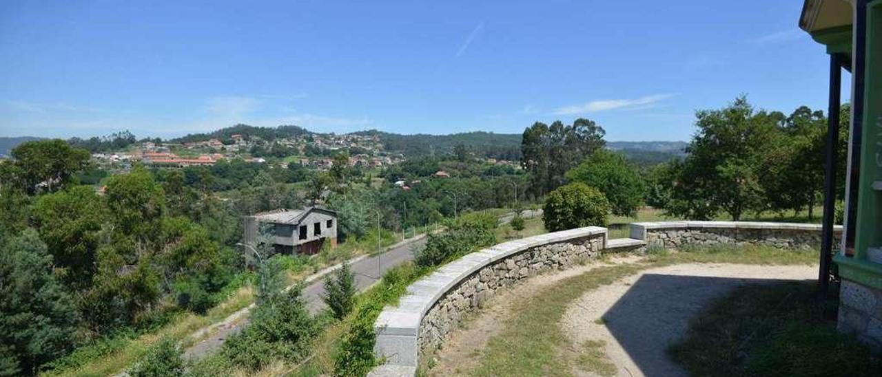 Terrenos que rodean el Mirador de Monte Porreiro pendientes de permuta. // R. Vázquez