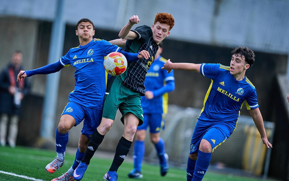 Una acción del partido entre los cadetes extremeños y melillenses.