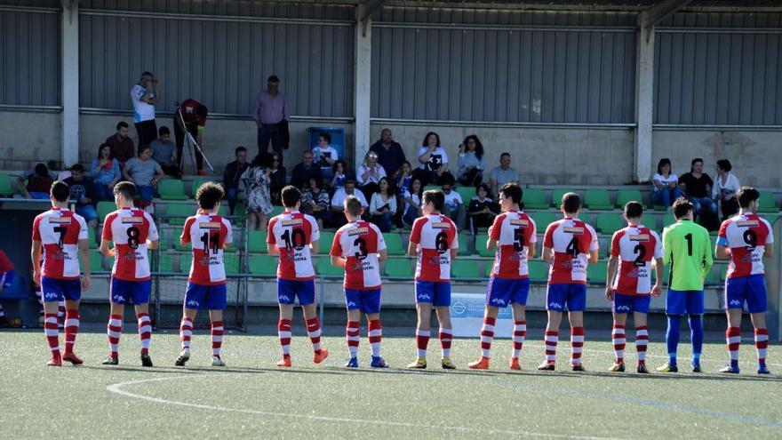 Partido de futbol liga nacional juvenil entre el Arosa y el Boiro