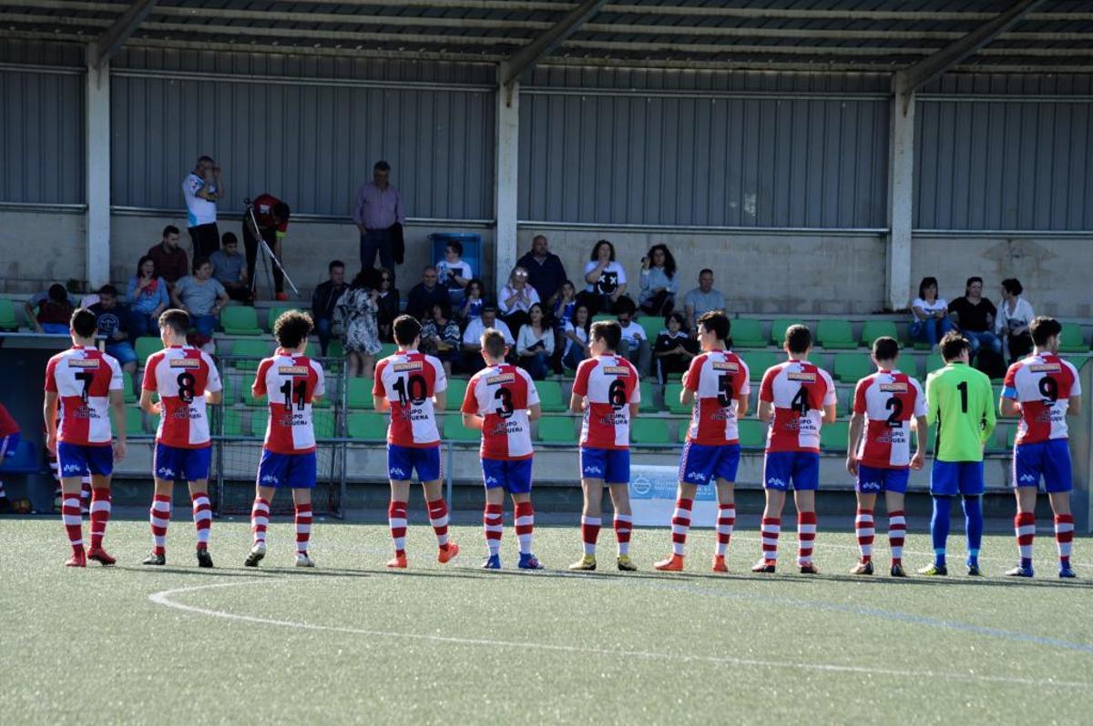 Partido de futbol liga nacional juvenil entre el Arosa y el Boiro
