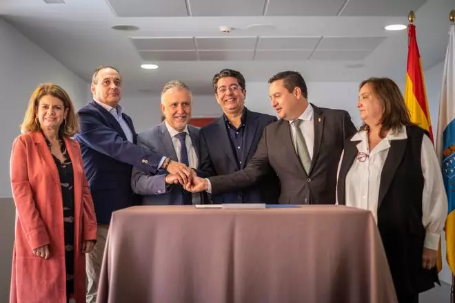 Torres y Martín visitan el Hospital del Sur